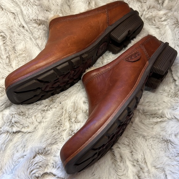 UGG Brown leather clog mule slip on size 6 great condition! - Picture 2 of 5